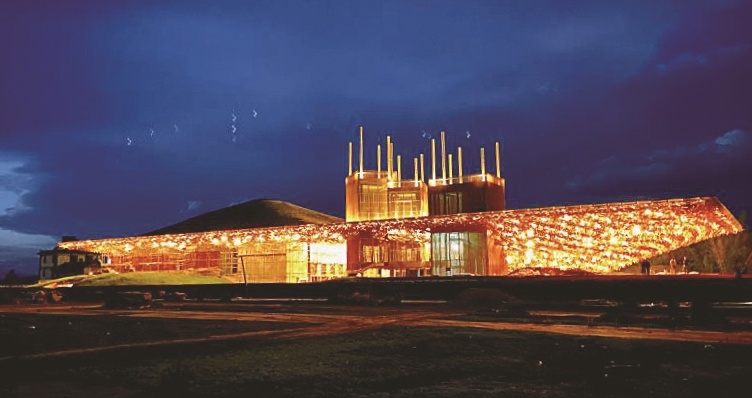 杨丽萍大剧院举行亮灯仪式公共艺术空间对外开放